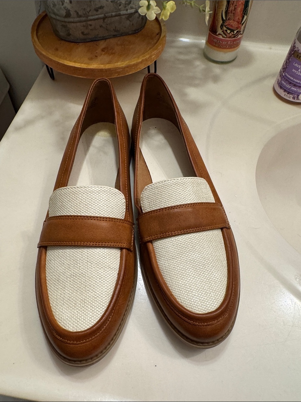 New without box!!!! Dr. Scholl's Tan Leather & Cream Canvas Loafers